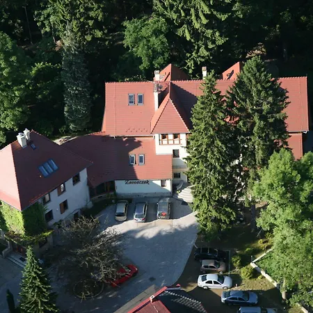 Zameczek 3*
